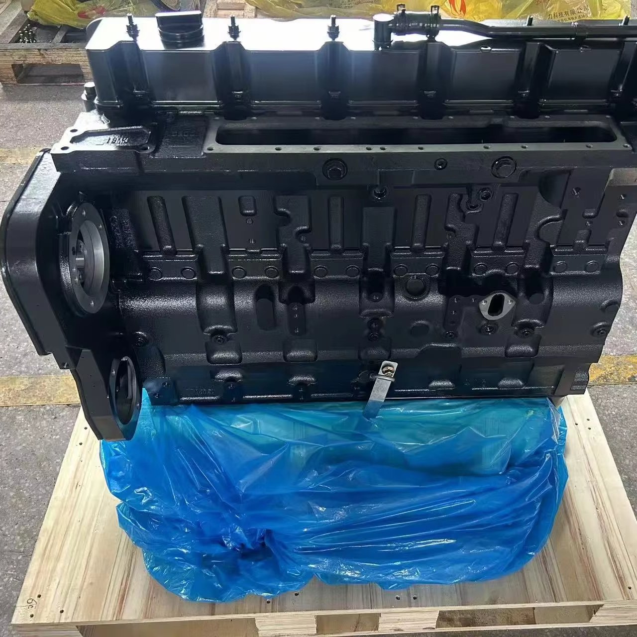China Factory Customized for Cummins C8.3 Truck Bus Bare Engine Cylinder Heads